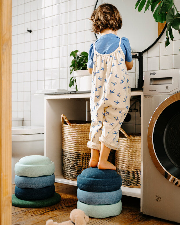 Stapelstein® Rainbow Set – 7-piece Set with Balance Board for play & movement